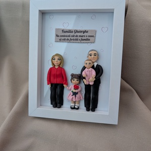 Tablou personalizat cu figurine modelate din lut polimeric - Familia - Artynos.ro