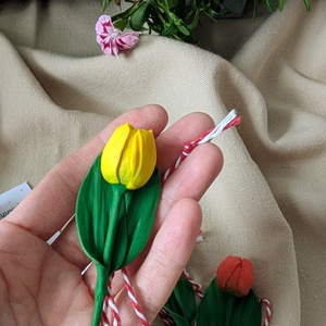 Broșă Mărțișor lalea din lut polimeric � realizată manual, culori personalizabile - bijuterii - broșe - Artynos.ro