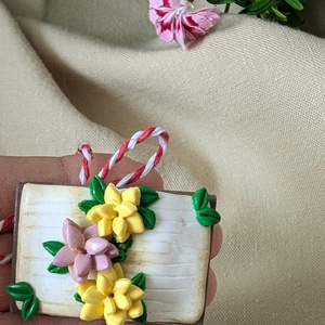 Brosa Martisor carte cu flori din lut polimeric � realizata manual, cadou pentru iubitorii de lectura, Bijuterii, Brose, Lucrare cu argila, Plastilina, ARTYNOS