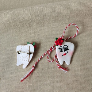 Mărțișoare handmade din lut polimeric � Dințișor, halat medical, tematică medicală, cadou de 1 Martie - bijuterii - mărțișor - Artynos.ro