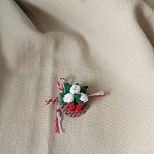 Brosa martisor handmade din lut polimeric � Cosulet cu flori, cadou de 1 Martie, Bijuterii, Martisor, Plastilina, Sculptura, ARTYNOS