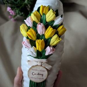Vază decorativă handmade cu lalele din lut polimeric � personalizabilă - casă & stil de viață - decorațiuni de casă - accesorii florale - vaze - Artynos.ro
