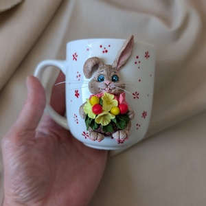 Cana ceramica decorata manual cu iepuras si flori � cana handmade de Paste, cadou primavara - Artynos.ro