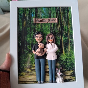 Tablou personalizat cu figurine modelate din lut polimeric - Familia - Artynos.ro