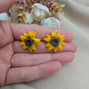 Set / Cercei și Broșă Floarea-Soarelui handmade din lut polimeric - bijuterii - broșe - Artynos.ro
