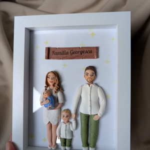 Tablou personalizat cu figurine modelate din lut polimeric - Familia - Artynos.ro