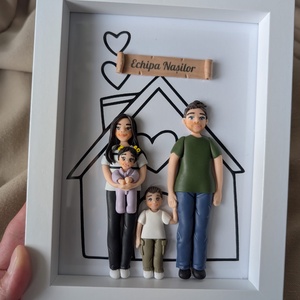 Tablou personalizat cu figurine modelate din lut polimeric - Familia - Artynos.ro