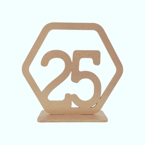 Numar de masa din lemn cu suport model hexagon, set 1-25 - accesorii nuntă - materiale decor pentru nuntă - decorațiuni pentru masa de nuntă  - Artynos.ro