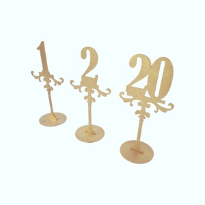 Numere de masa din lemn vopsite auriu, set 1-20, 25cm - accesorii nuntă - materiale decor pentru nuntă - decorațiuni pentru masa de nuntă  - Artynos.ro