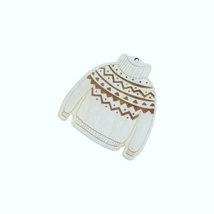 Glob pentru pomul de Craciun din lemn, model pulover traditional, 10x9x0.4cm - accesorii de crăciun - decorațiuni de crăciun de casă - decorațiuni pentru pomul de crăciun - Artynos.ro