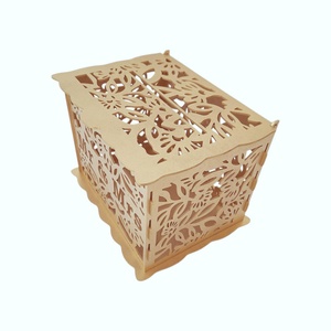 Cutie dar nunta cu decupaje florale, lemn, auriu, 30x24x22.5CM - accesorii nuntă - amintiri și cadouri de nuntă - cutie dar nuntă - Artynos.ro