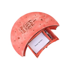 Cutie pentru fotografii si stick usb din lemn, rosu vintage, 37x25x7CM - accessorii și unelte - lemn - cutie - Artynos.ro