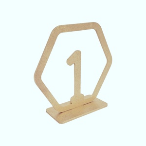 Numere masa nunta din lemn, culoare auriu - set 1-35 buc - accesorii nuntă - materiale decor pentru nuntă - decorațiuni pentru masa de nuntă  - Artynos.ro