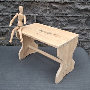 Scaunel rustic reconditionat de lemn - Artynos.ro