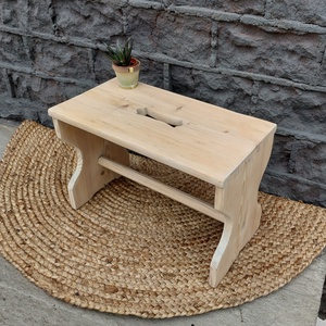 Scaunel rustic reconditionat de lemn - casă & stil de viață - echipament pentru camera copiilor - masă cu scaune copii - Artynos.ro Scaunel rustic reconditionat de lemn - casă & stil de viață - echipament pentru camera copiilor - masă cu scaune copii - Artynos.ro