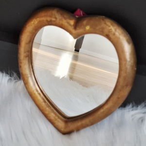 Oglinda antica in forma de inima cu rama de lemn - casă & stil de viață - decorațiuni de casă - oglinzi - Artynos.ro