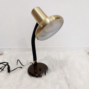 Lampa de birou cu abajur de alama - casă & stil de viață - lămpi și corpuri de iluminat - lampă de masă - Artynos.ro