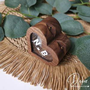 Suport inel în formă de inimă cu inscripție - personalizat cu inițialele - accesorii nuntă - accesorii de nuntă - suport verighete și perne pentru inele - Artynos.ro