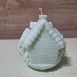 Lumânare parfumata-Casuța inzapezita - crăciun - decorațiuni de crăciun de casă - lumânări parfumate de crăciun - Artynos.ro