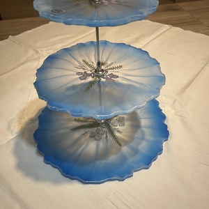 Suport Etajat din Rășină  Albastru Pastel cu Flori Presate - Piesă Unicat Handmade - casă & stil de viață - accesorii pentru echipamente de bucătărie - accesorii de servire - tăvi, tăvi de servire - Artynos.ro