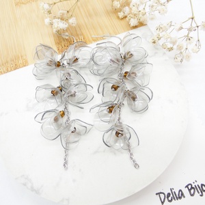Cercei handmade unicat Flori delicate din plastic reciclat si inox (cod1267), Bijuterii, Cercei, Cercei candelabru, Confectionarea bijuteriilor, Produse fabricate din materiale reciclate, ARTYNOS