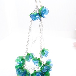 Set bijuterii statement handmade cu flori albastre unicat din plastic reciclat (cod1268) - bijuterii - seturi de bijuterii - Artynos.ro