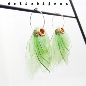 Cercei statement handmade din plastic reciclat model frunze bijuterii eco fashion unicat (cod1264) - bijuterii - cercei - cercei agățați - Artynos.ro