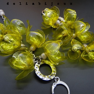 Cercei statement handmade unicat - PET-uri (plastic) reciclate - flori (cod1110) - bijuterii - cercei - cercei candelabru - Artynos.ro