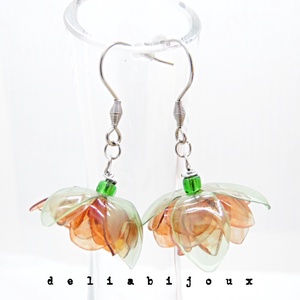 Cercei statement handmade unicat - PET-uri (plastic) reciclate - flori (cod1270) - bijuterii - cercei - cercei candelabru - Artynos.ro