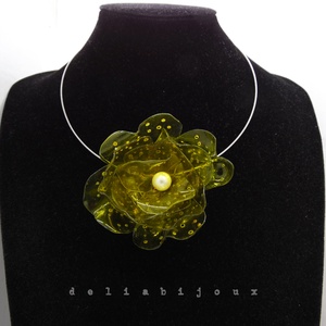 Colier statement handmade unicat - PET-uri (plastic) reciclate - floare (cod1227) - bijuterii - coliere - coliere statement - Artynos.ro