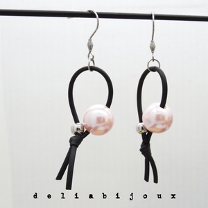 Cercei Handmade Tub Negru Siliconat - Perlă - Design Modern și Minimalist (cod 1142) - bijuterii - cercei - Artynos.ro