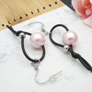 Cercei Handmade Tub Negru Siliconat - Perlă - Design Modern și Minimalist (cod 1142) - bijuterii - cercei - Artynos.ro