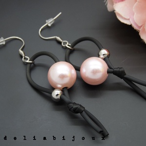 Cercei Handmade Tub Negru Siliconat - Perlă - Design Modern și Minimalist (cod 1142) - bijuterii - cercei - Artynos.ro