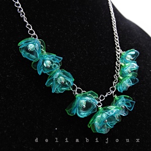 Colier statement unicat cu flori din sticle plastic reciclate (cod1328) -  - Artynos.ro