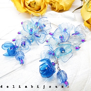 Cercei statement unicat din plastic reciclat flori albastre pe lanț inox (cod1329) - bijuterii - cercei - cercei lungi - Artynos.ro