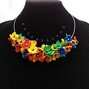 Colier handmade statement cu flori multicolore (cod1344), Bijuterii, Coliere, Coliere din margele, Confectionarea bijuteriilor, ARTYNOS