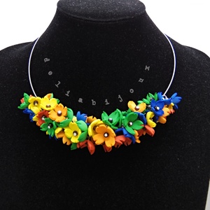 Colier handmade statement cu flori multicolore (cod1344) - bijuterii - coliere - coliere din mărgele - Artynos.ro