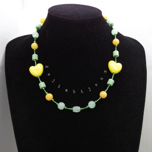 Colier handmade cu margele galbene si accente verzi model unicat (cod1239), Bijuterii, Coliere, Coliere din margele, Confectionarea bijuteriilor, ARTYNOS