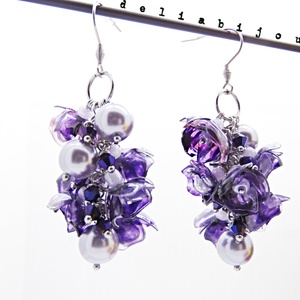 Cercei Statement Mov din Plastic Reciclat Flori Handmade cu Perle si Cristale, Bijuterii Eco Unicat (cod1357) - Artynos.ro