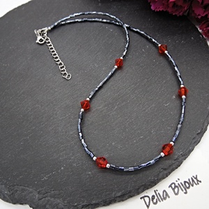 Colier unicat din mărgele tubulare gri închis și cristale de sticlă roșii (cod1364) - bijuterii - coliere - coliere din mărgele - Artynos.ro