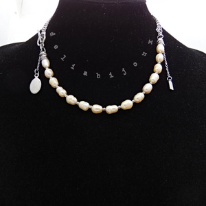 Colier asimetric cu perle de cultură, lanțuri și pandantiv din inox 3 moduri de purtare (cod1368) - bijuterii - coliere - coliere din mărgele - Artynos.ro