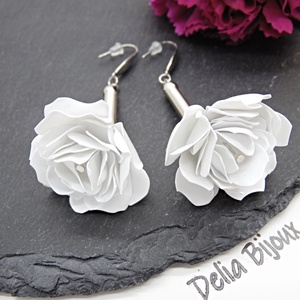 Cercei handmade trandafiri albi din plastic reciclat bijuterii eco unicat (cod1370) - bijuterii - cercei - cercei lungi - Artynos.ro