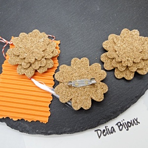 Broșă handmade mărțișor din plută floare (cod1373) - bijuterii - broșe - Artynos.ro