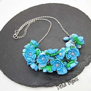 Colier handmade statement cu flori bleu - buchet floral pe lanț din inox (cod1377) - bijuterii - coliere - coliere din mărgele - Artynos.ro