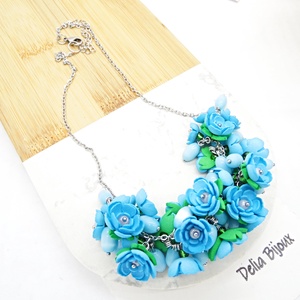 Colier handmade statement cu flori bleu - buchet floral pe lanț din inox (cod1377) - bijuterii - coliere - coliere din mărgele - Artynos.ro
