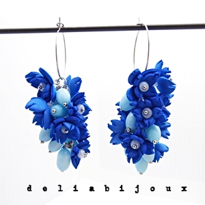 Cercei handmade cu flori albastre (cod1381) - bijuterii - cercei - cercei hoops - Artynos.ro