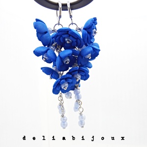 Cercei handmade, lungi cu flori albastre (cod1384) - bijuterii - cercei - cercei hoops - Artynos.ro