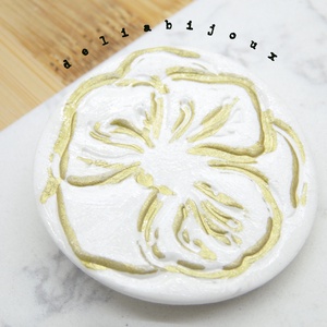 Brosa statement handmade unicat - Martisor (cod932), Bijuterii, Brose, Confectionarea bijuteriilor, ARTYNOS