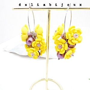 Cercei handmade, lungi cu flori galbene si perle (cod1397) - bijuterii - cercei - cercei lungi - Artynos.ro