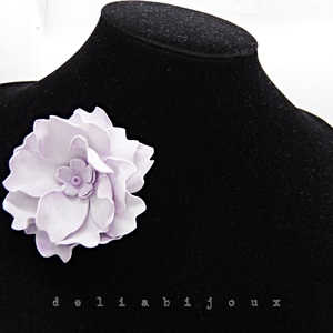 Brosa floare lila delicata, usoara, perfecta pentru orice anotimp (cod1399) - Artynos.ro